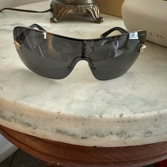 Versace unisex sunglassess - Picture 2 of 10